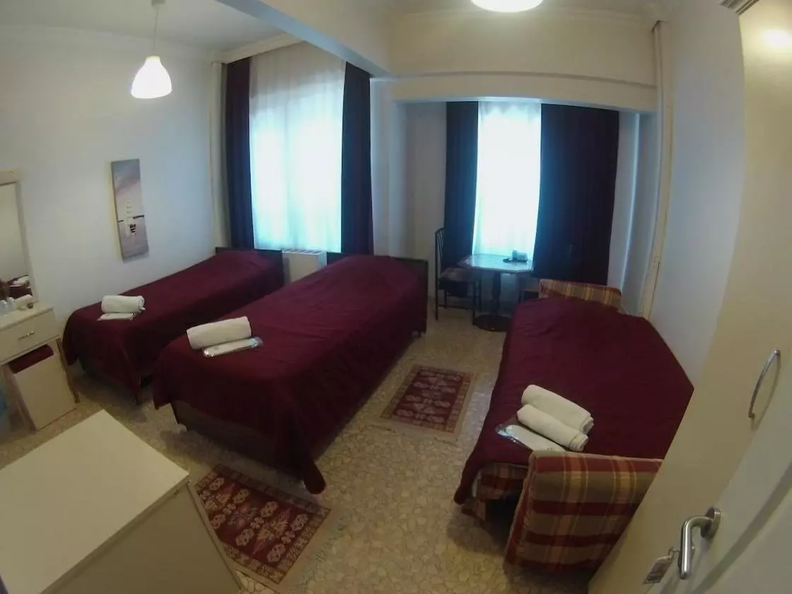 guzel hotel izmir family room (Copy).jpg